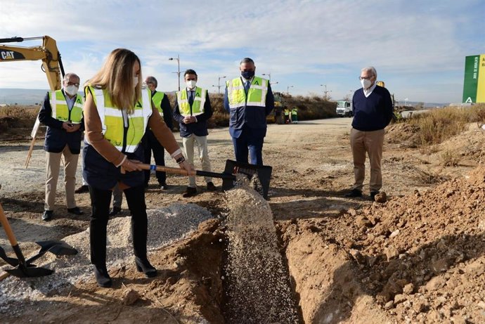 Inicio de las obras de adecuación de la A-338 que conecta con el parque industrial de Escúzar (Granada)