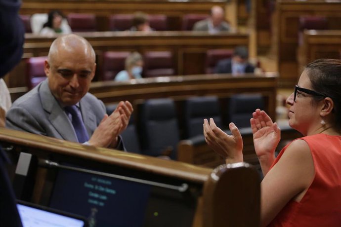 La portavoz del PSOE en el Congreso de los Diputados, Adriana Lastra, y el Secretario general del Grupo Socialista en el Congreso de los Diputados, Rafael Simancas.