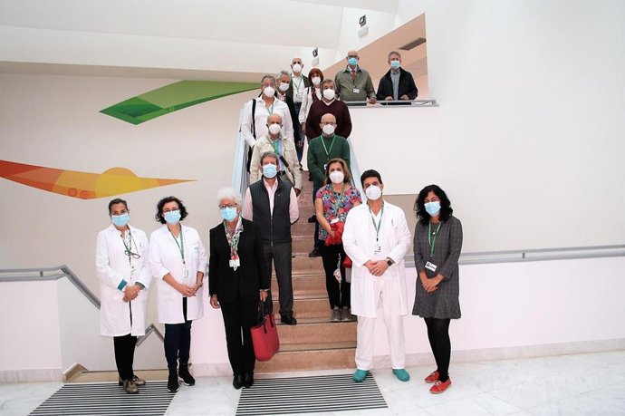 Médicos jubilados se incorporan como voluntarios en el San Cecilio para el seguimiento de pacientes Covid