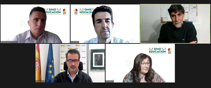 Participantes en el webinar STEM en las aulas, clave para el futuro profesional, organizado por Simo