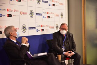 El presidente de la Cámara de Comercio de España, Josep Lluis Bonet (d); y el presidente de Renfe Operadora, Isaías Táboas (i)