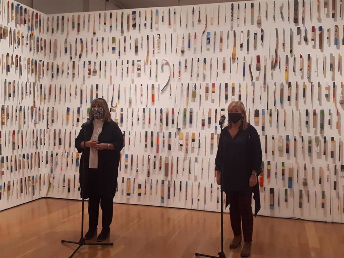 La alcaldesa de L'Hospitalet de Llobregat, Núria Marín, y la consellera de Cultura, ngels Ponsa