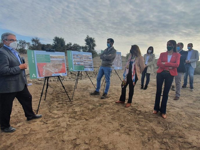 La consejera de Agricultura visita la restauración de Rambla Morales