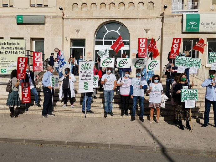 Concentración para pedir la "derogación" de la orden que "vulnera" derechos de los sanitarios