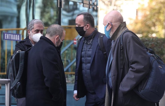 El exsecretario de Estado de Seguridad Francisco Martínez (2d) antes de entrar a la Audiencia Nacional