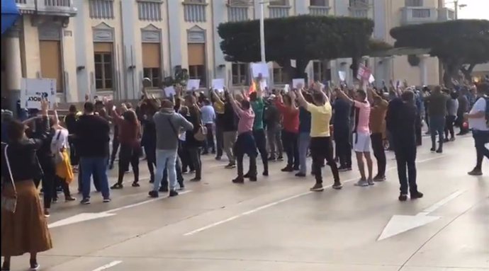 Concentración de hosteleros de Melilla ante el Palacio de la Asamblea