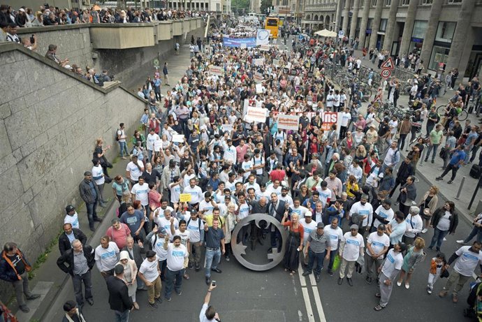 Marcha contra el terrorismo convocada por organizaciones musulmanas en la ciudad alemana de Colonia.