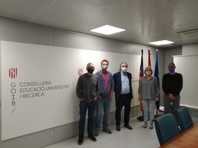 El conseller de Educación, Universidad e Investigación, Martí March, en la reunión con los representantes del Gremio de Margers.