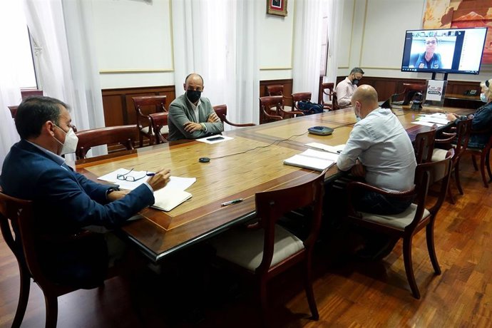 El alcalde de Santa Cruz de Tenerife, José Manuel Bermúdez, se reúne con los responsables de la casi totalidad de áreas municipales