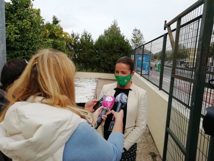 La delegada de Turismo, Regeneración, Justicia y Administración Local en Huelva, María Ángeles Muriel en los Juzgados de Ayamonte (Huelva).