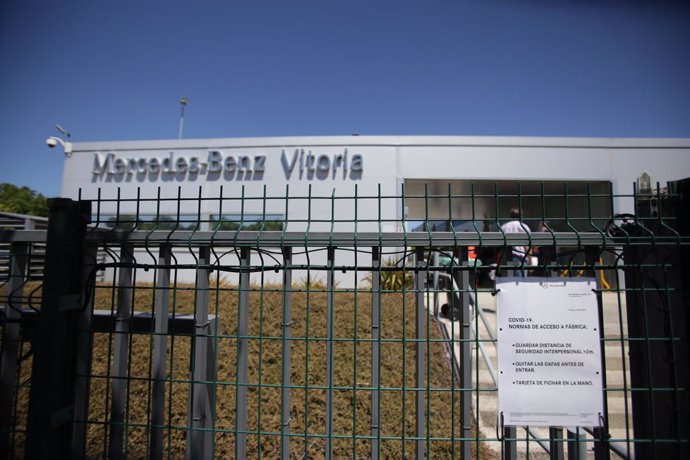 Fachada de la planta de Mercedes-Benz de Vitoria.