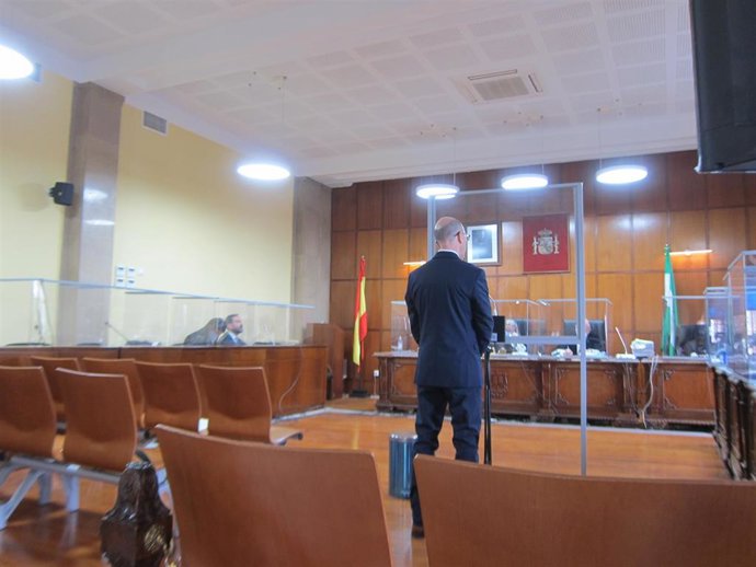El profesor durante el juicio