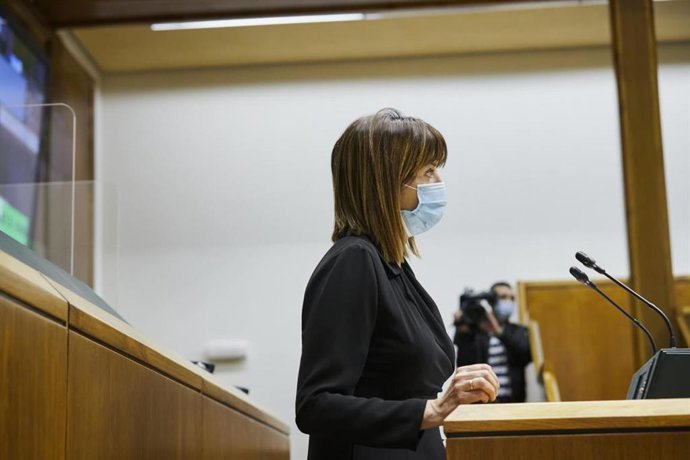 La vicelehendakari y consejera de Trabajo y Empleo, Idoia Mendia, en el pleno de control del parlamento vasco