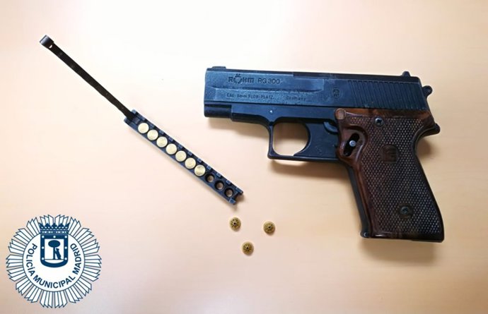 Agentes de #Latina detienen a un individuo por un delito de tenencia ilícita de arma de fuego