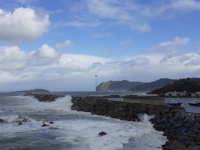 Oleaje en Bermeo (Bizkaia)
