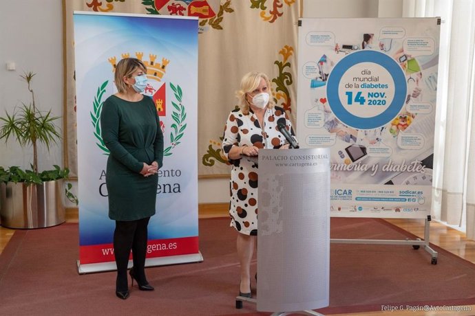 La vicealcaldesa de Cartagena y responsable del Área de Servicios Sociales, Noelia Arroyo, junto a la presidenta de SODICAR, María Dolores García