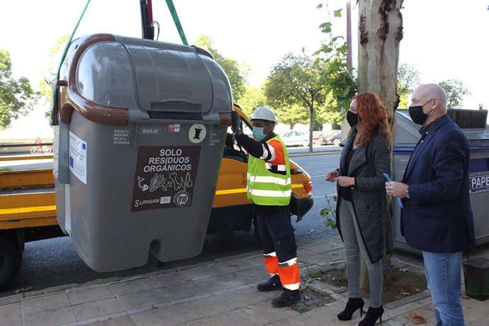 El Ayuntamiento implanta el sistema de recogida de biorresiduos en siete zonas del distrito Macarena