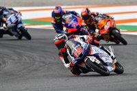 Manzi y Binder copan las poles de Moto2 y Moto3 y Arenas parte sexto