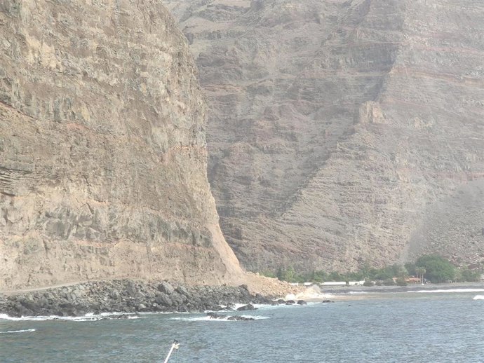 Cortan la carretera entre Vueltas y Argagas tras un fuerte desprendimiento