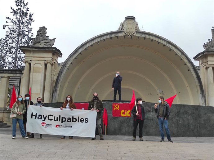 CONCENTRACIÓN EN EL ESPOLÓN DE COLECTIVOS DE JÓVENES COMUNISTAS CONTRA LOS DISTURBIOS DEL 31 DE OCTUBRE