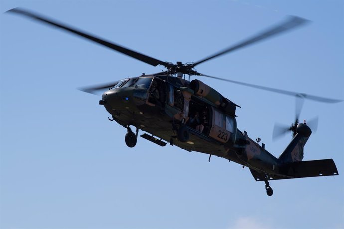 06 September 2019, Australia, Sydney: An Australian Army Black Hawk helicopter from the 6th Aviation Regiment conducts flight training at Middle Head. The Australian Defence Force (ADF) will be conducting routine training activities involving up to five