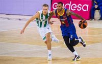 El Barça pasa por encima del Betis para recortar con el Madrid