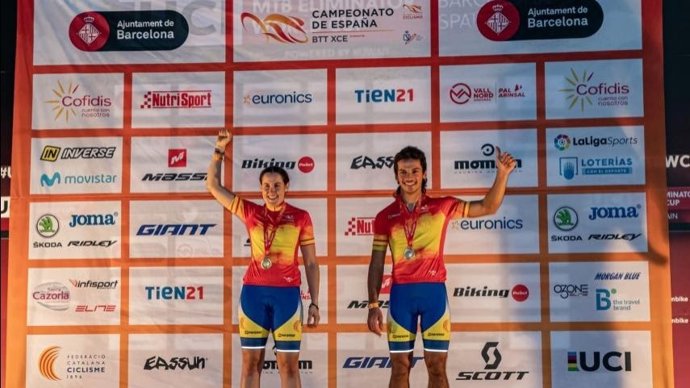 Los ciclistas españoles Ignasi Jorba y Sara Gay