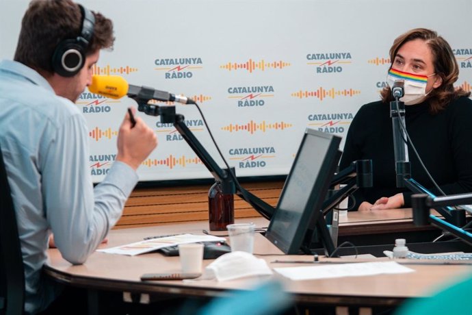 L'alcaldessa de Barcelona, Ada Colau, en una entrevista en Catalunya Rdio.