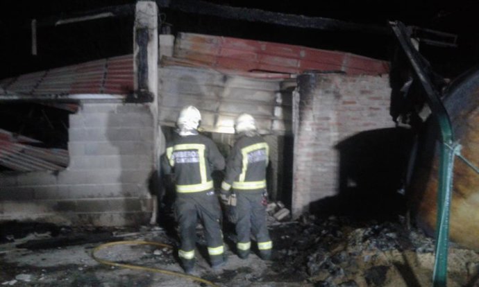 Incendio en una nave avícola en La Cavada