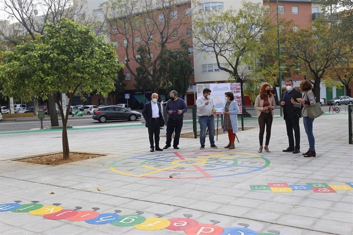 [Sevilla] Nota De Prensa Y Fotografía. Distrito Macarena. Calle Linde