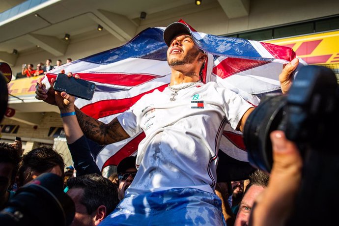 HAMILTON Lewis (gbr), Mercedes AMG F1 GP W10 Hybrid EQ Power+, portrait celebration of his sixth world champion title during the 2019 Formula One World Championship, United States of America Grand Prix from november 1 to 3 in Austin, Texas, USA - Photo 