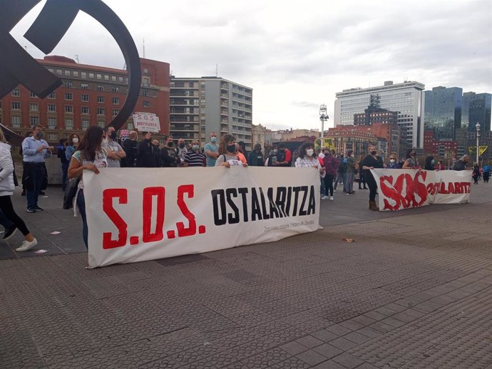 Concentración de la plataforma SOS ostalaritza
