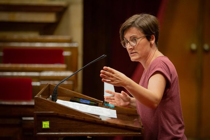 La diputada de Catalunya en Comú - Podem, Marta Ribas, durant la seva intervenció en una sessió plenria, a Barcelona, Catalunya (Espanya), a 7 de juliol de 2020.