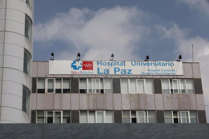 Fachada del Hospital de La Paz.