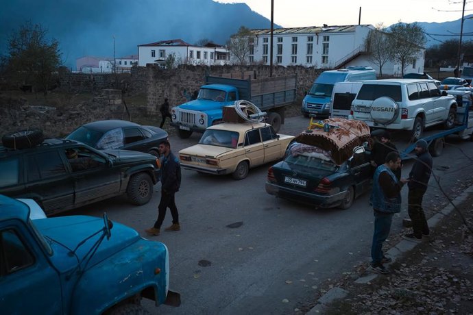 Evacuación de colonos armenios de las zonas cedidas en virtud del acuerdo de alto el fuego por Nagorno Karabaj alcanzado el 10 de noviembre de 2020