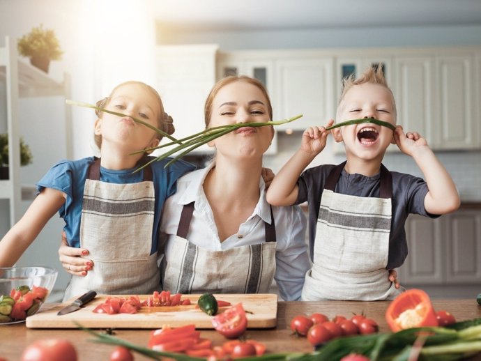 Así beneficia crecer con sentido del humor a los niños