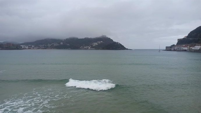 Nubes sobre la costa de Euskadi (Imagen de archivo)