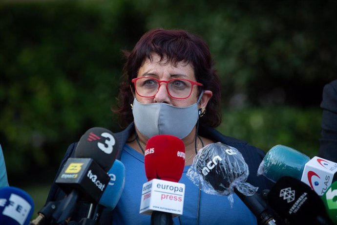 La presa del 'Procés' que mantiene el tercer grado penitenciario y exconsellera de Trabajo, Asuntos Sociales y Familia de la Generalitat Dolors Bassa, ofrece declaraciones a los medios de comunicación junto al expresidente de la Generalitat, Quim Torra;