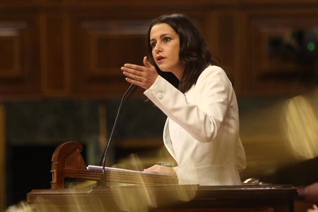 La presidenta de Ciudadanos, Inés Arrimadas, en la tribuna del Congreso de los Diputados.