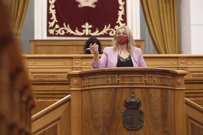 La diputada de Cs, Carmen Picazo, en el pleno de las Cortes.