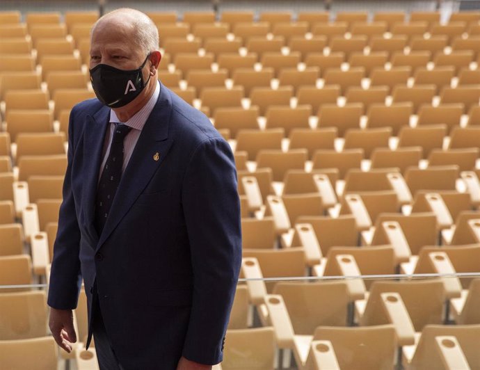 El consejero de Educación y Deporte, Javier Imbroda, en una imagen de archivo del 12 de noviembre en el estadio de La Cartuja.