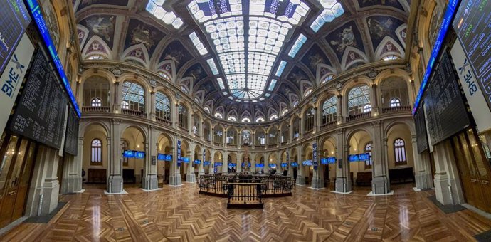 Valores del Ibex en el Palacio de la Bolsa de Madrid.