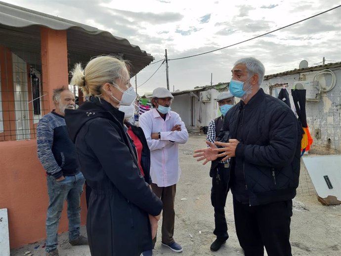 La portavoz del grupo municipal de Cs en Palma, Eva Pomar, durante la visita a Son Banya.