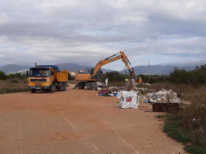 Comienzo de las tareas de limpieza del camí dels Morts, en Marratxí.