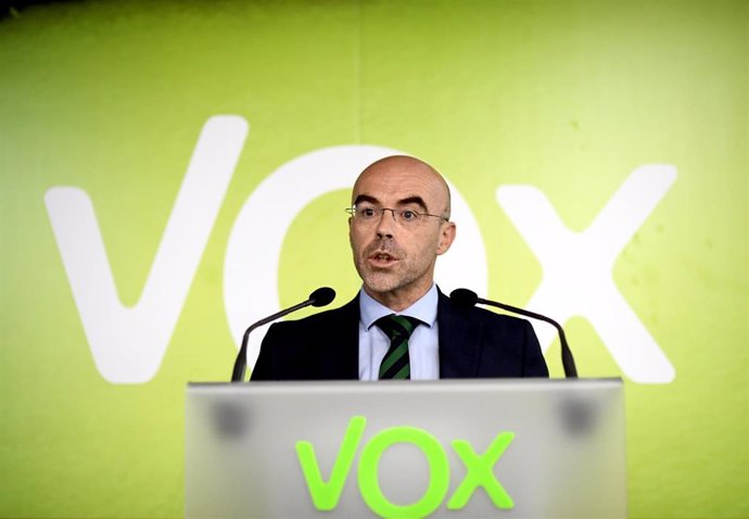 El eurodiputado de Vox Jorge Buxadé, ofrece un rueda de prensa tras la reunión del Comité de Acción Política del partido