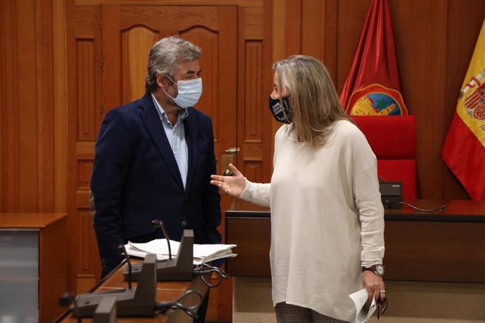 La primera teniente de alcalde del Ayuntamiento de Córdoba, Isabel Albás, y el delegado de Presidencia, Miguel Ángel Torrico.