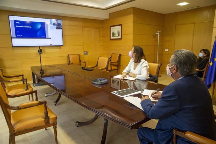 Reunión telemáica del presidente de Cantabria, Miguel Ángel Revilla, y la consejera de Economía María Sánchez, con representantes del BBVA