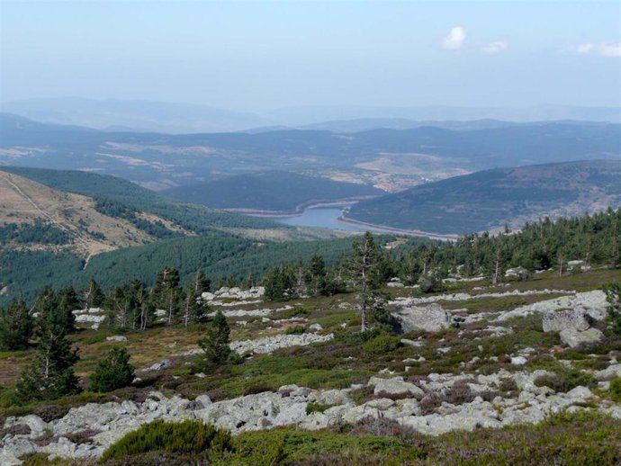 Embalse de Pajares desde Cebollera