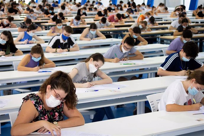 Imagen de archivo de la prueba de evaluación del Bachillerato para el acceso a la Universidad, celebrada en la Universidad Pablo de Olavide de Sevilla.