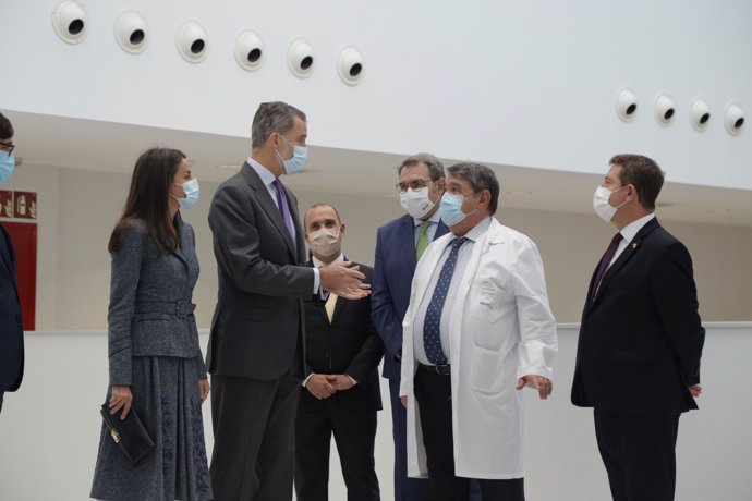 Los reyes de España Letizia y Felipe VI durante la inauguración del nuevo Hospital Universitario de Toledo, en Castilla-La Mancha (España).